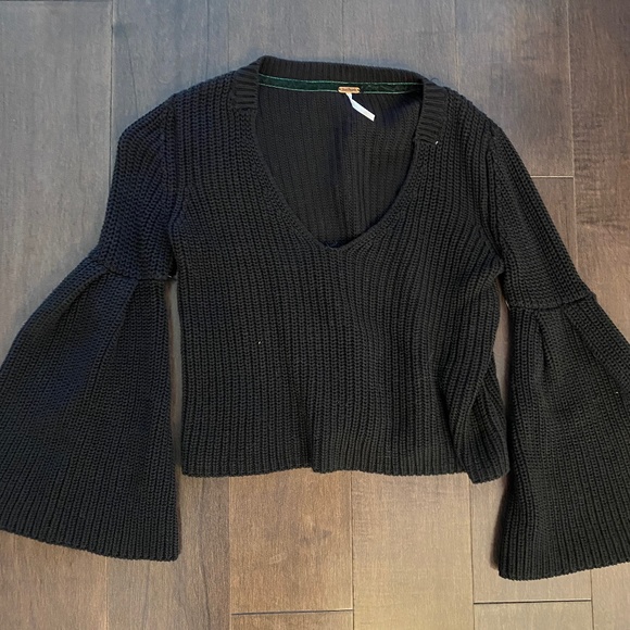 Free People Cropped Wide Sleeve Black Sweater XS SO SOFT - Picture 4 of 4